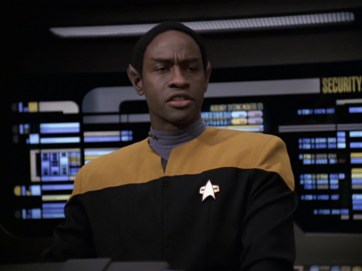 extant_StarTrek_VOY_6x11-FairHaven_02035.jpg