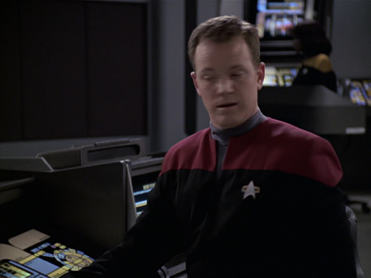 extant_StarTrek_VOY_6x11-FairHaven_02041.jpg