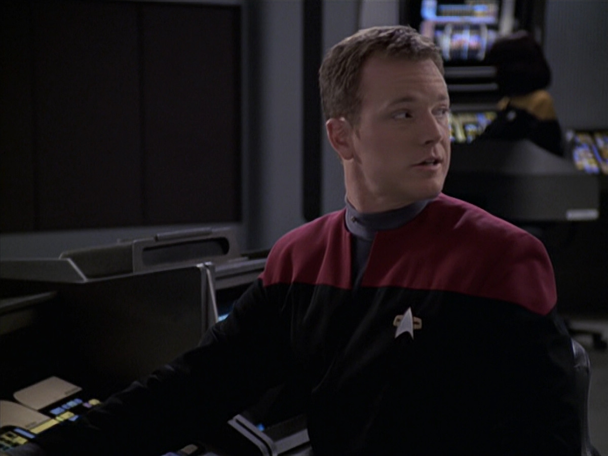 extant_StarTrek_VOY_6x11-FairHaven_02047.jpg