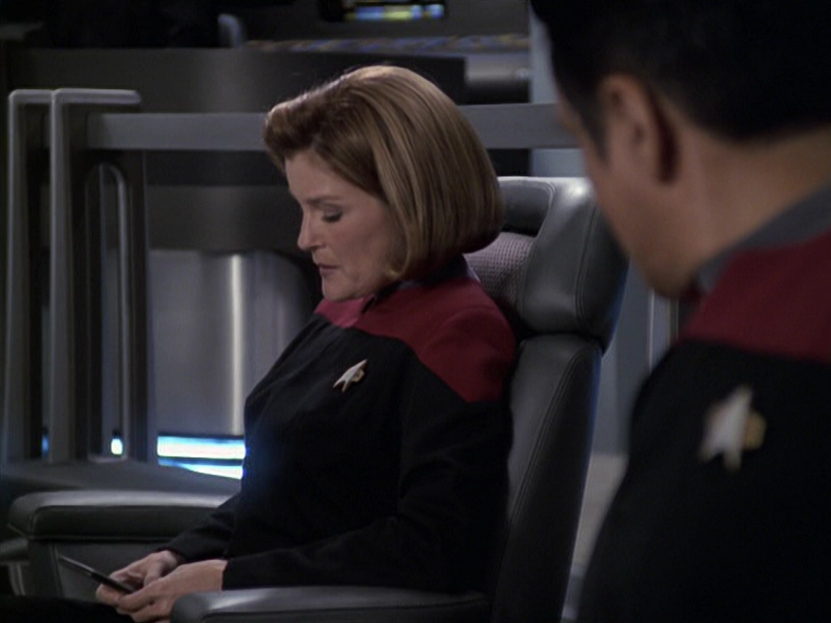 extant_StarTrek_VOY_6x11-FairHaven_02054.jpg