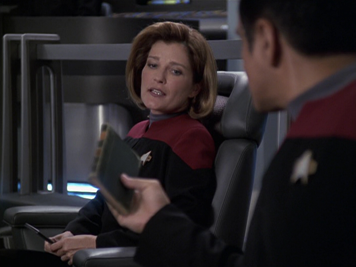 extant_StarTrek_VOY_6x11-FairHaven_02062.jpg