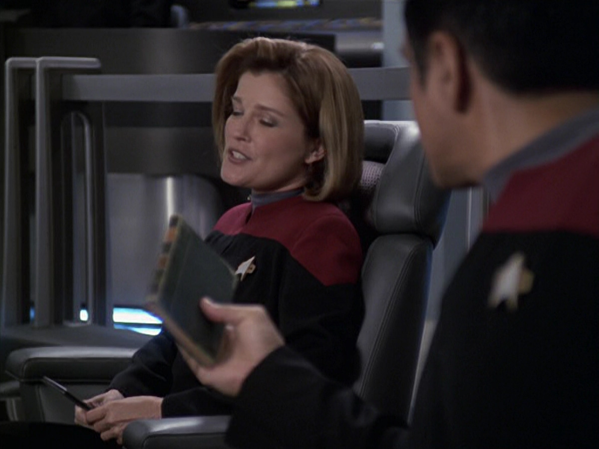 extant_StarTrek_VOY_6x11-FairHaven_02063.jpg
