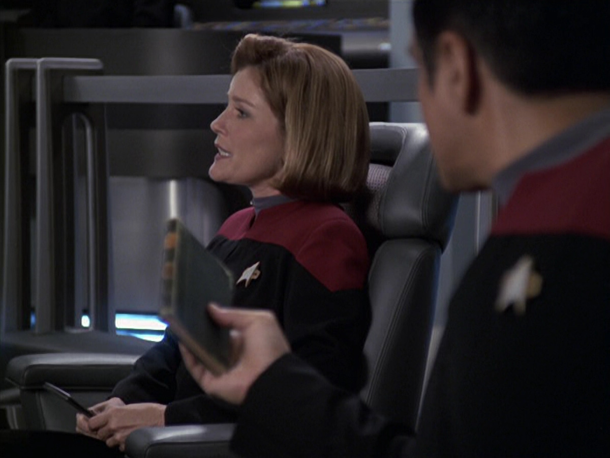 extant_StarTrek_VOY_6x11-FairHaven_02064.jpg