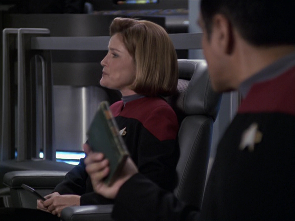 extant_StarTrek_VOY_6x11-FairHaven_02065.jpg