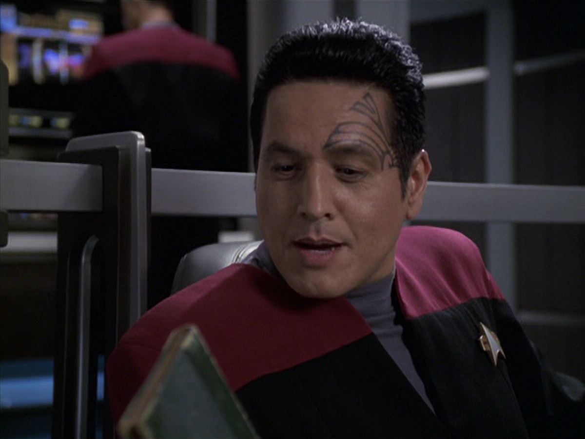extant_StarTrek_VOY_6x11-FairHaven_02067.jpg