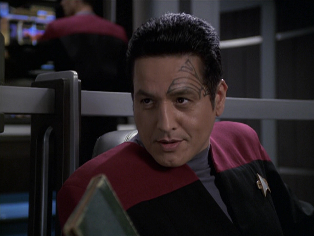 extant_StarTrek_VOY_6x11-FairHaven_02068.jpg