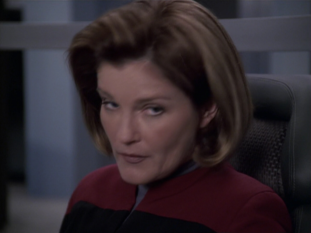 extant_StarTrek_VOY_6x11-FairHaven_02069.jpg