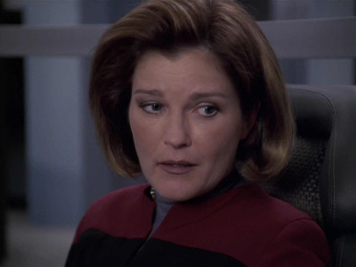 extant_StarTrek_VOY_6x11-FairHaven_02070.jpg