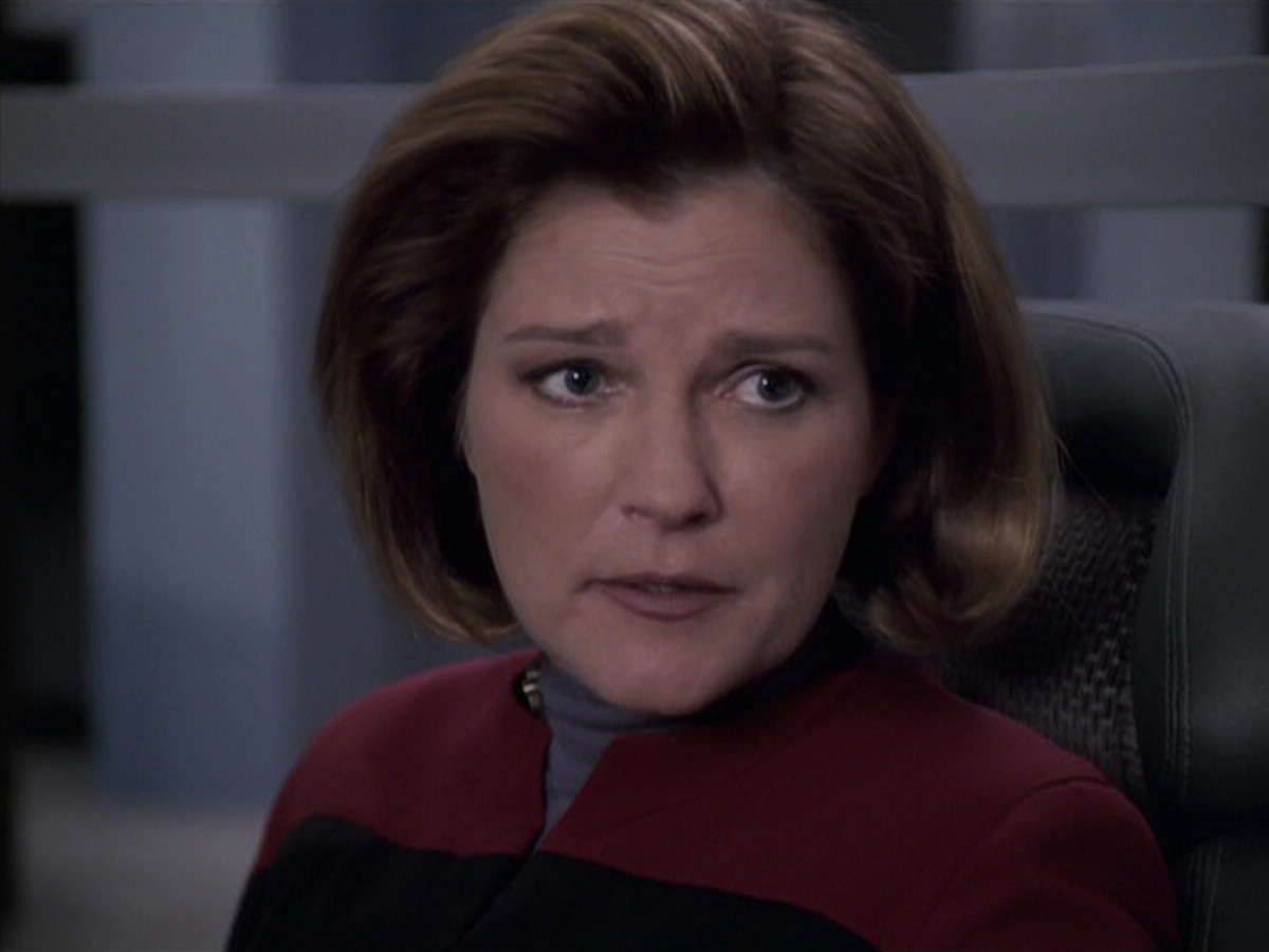 extant_StarTrek_VOY_6x11-FairHaven_02072.jpg