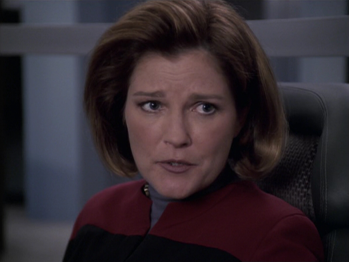 extant_StarTrek_VOY_6x11-FairHaven_02073.jpg