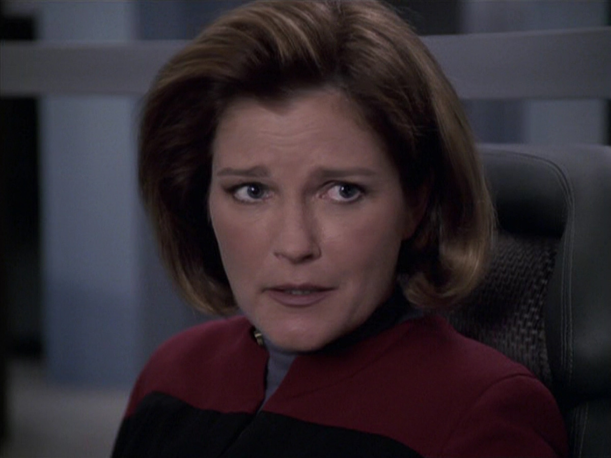 extant_StarTrek_VOY_6x11-FairHaven_02074.jpg