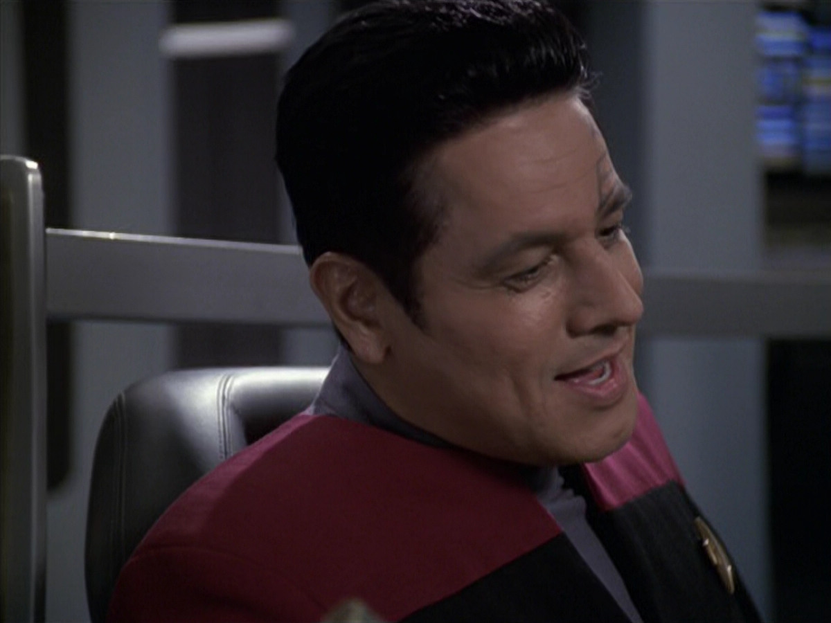 extant_StarTrek_VOY_6x11-FairHaven_02075.jpg