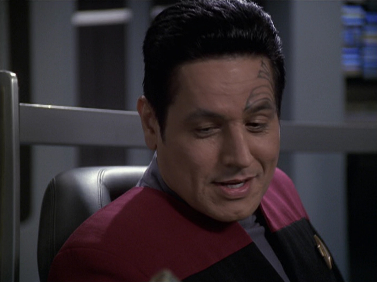 extant_StarTrek_VOY_6x11-FairHaven_02076.jpg