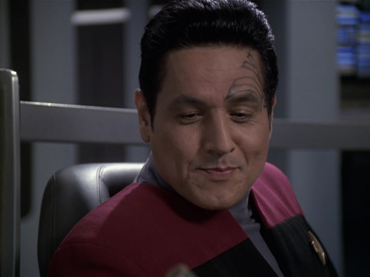 extant_StarTrek_VOY_6x11-FairHaven_02077.jpg
