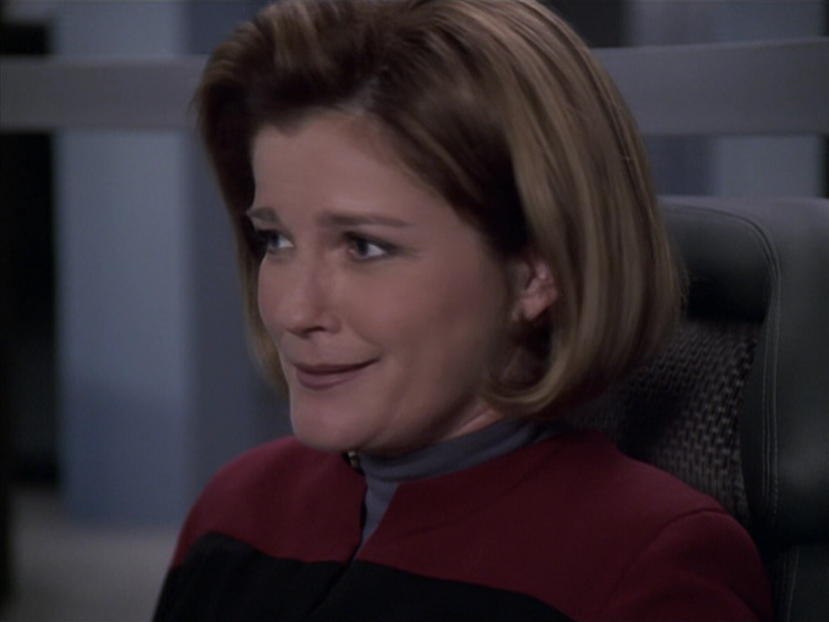 extant_StarTrek_VOY_6x11-FairHaven_02080.jpg