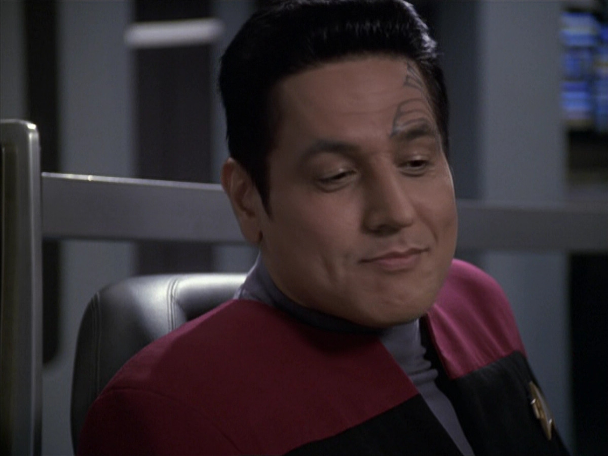 extant_StarTrek_VOY_6x11-FairHaven_02085.jpg