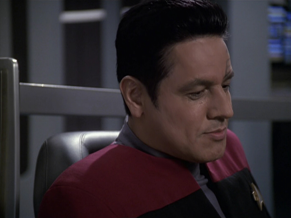 extant_StarTrek_VOY_6x11-FairHaven_02086.jpg