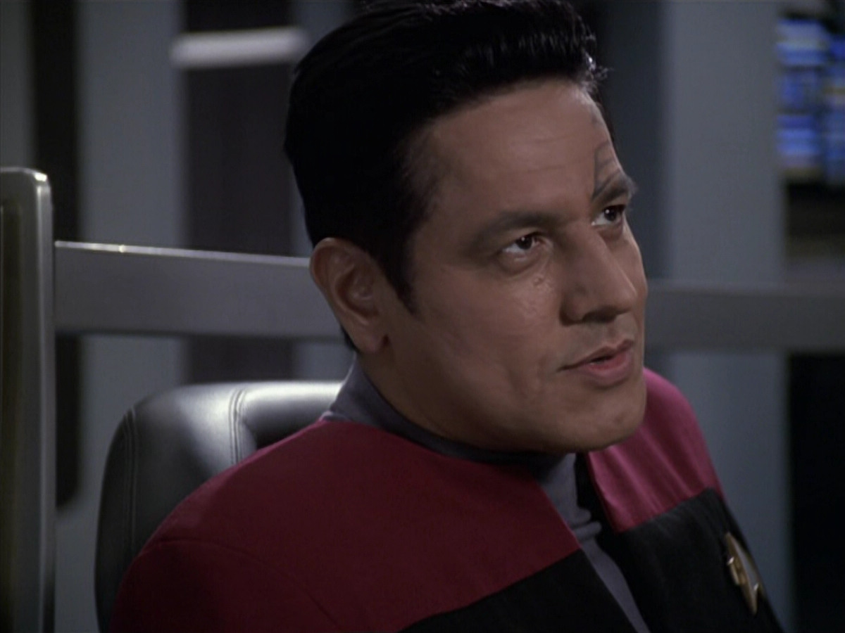 extant_StarTrek_VOY_6x11-FairHaven_02087.jpg