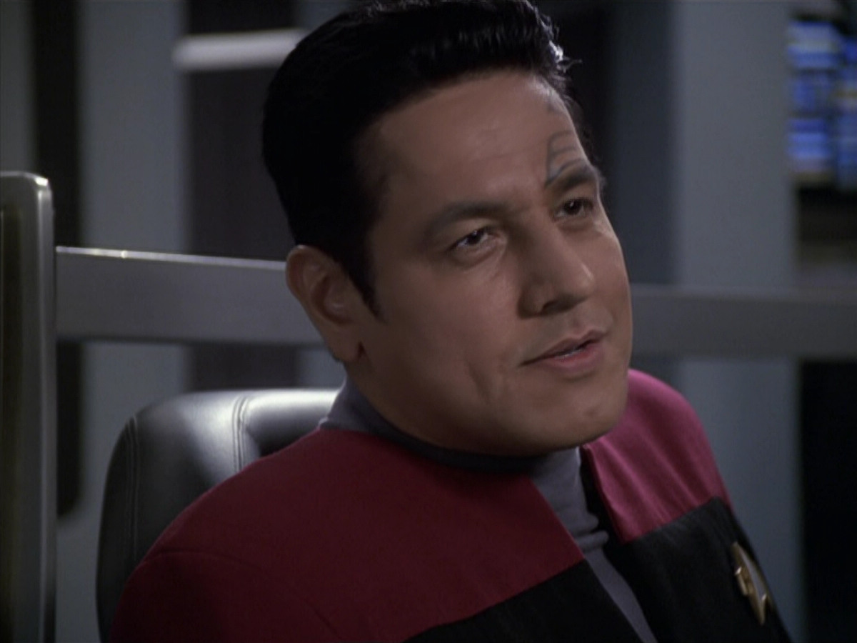 extant_StarTrek_VOY_6x11-FairHaven_02088.jpg