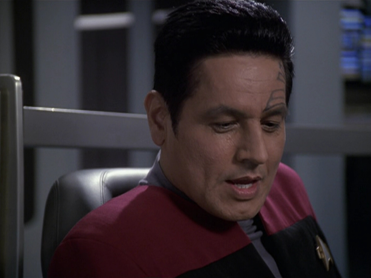 extant_StarTrek_VOY_6x11-FairHaven_02090.jpg