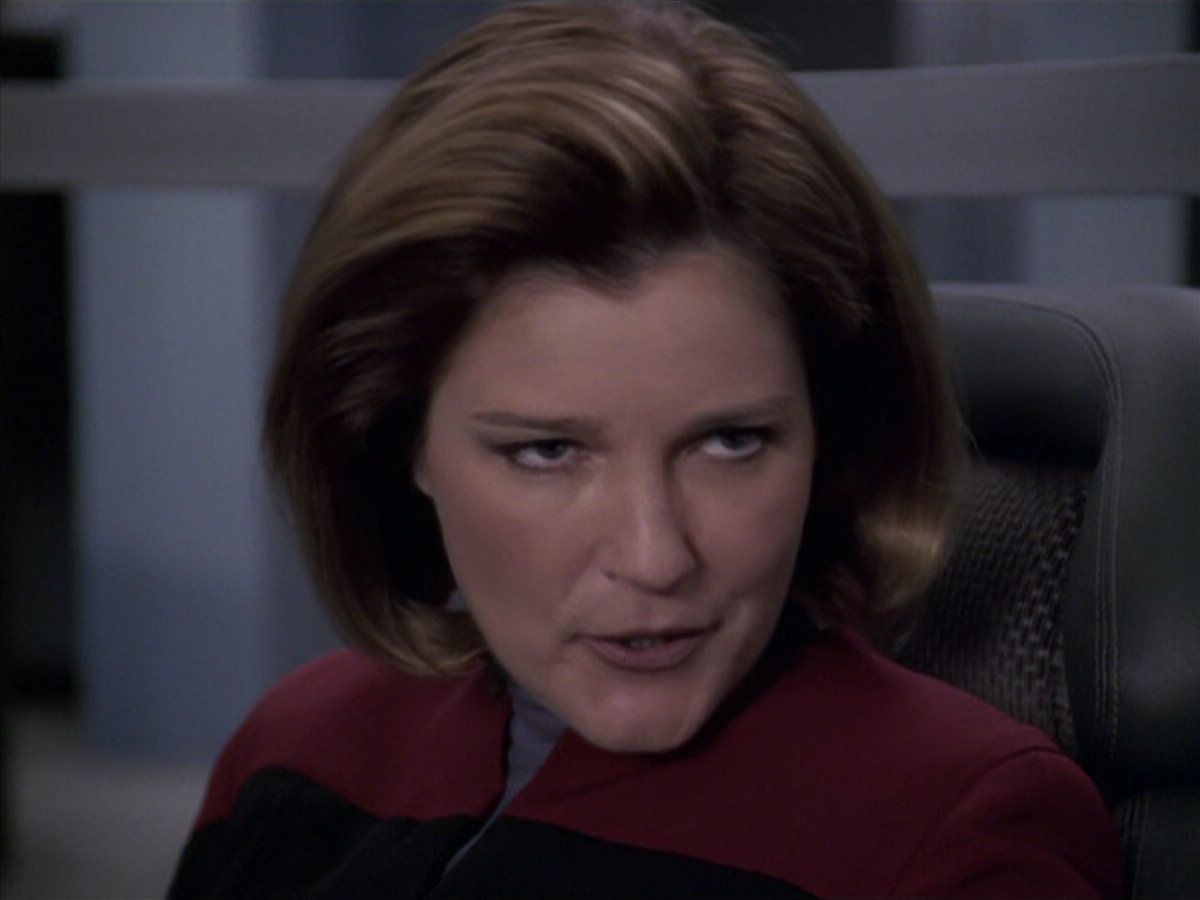 extant_StarTrek_VOY_6x11-FairHaven_02098.jpg