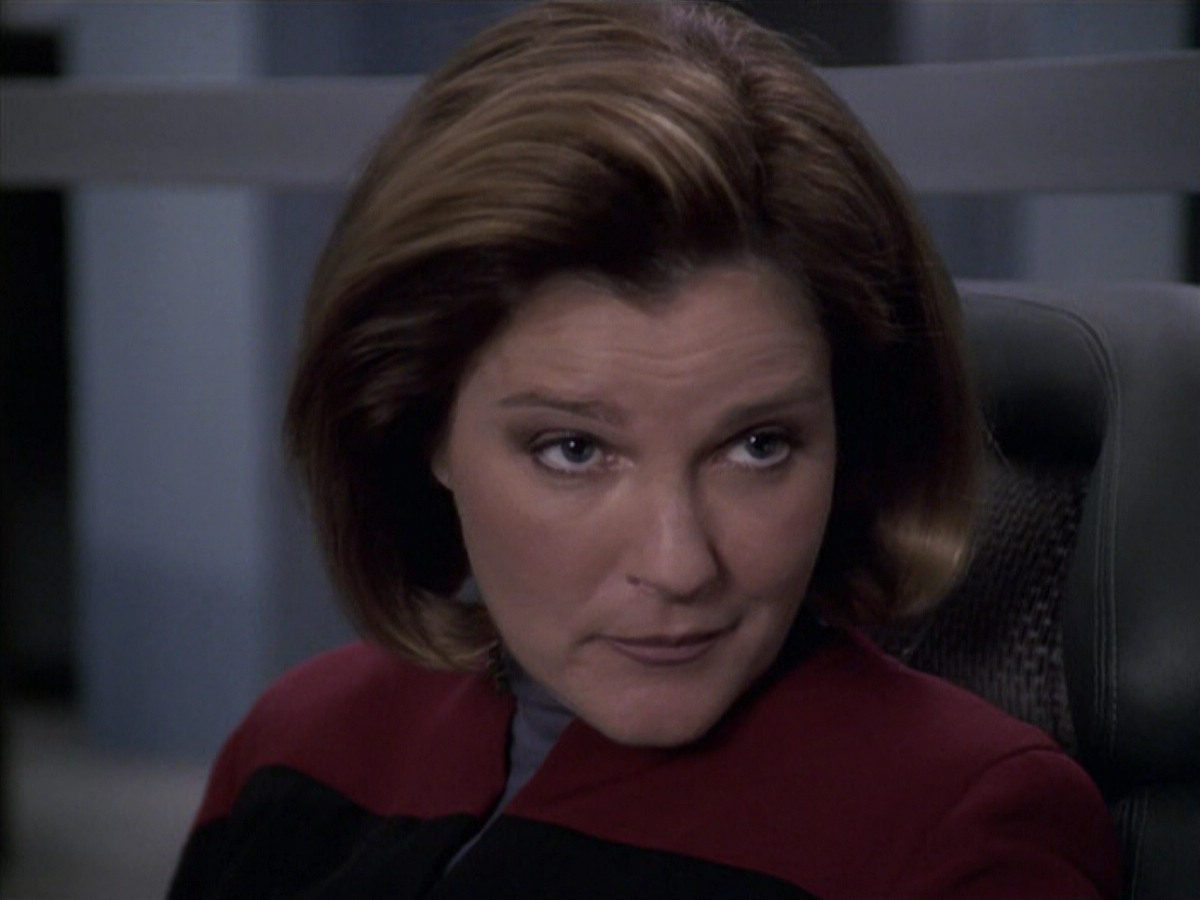 extant_StarTrek_VOY_6x11-FairHaven_02099.jpg