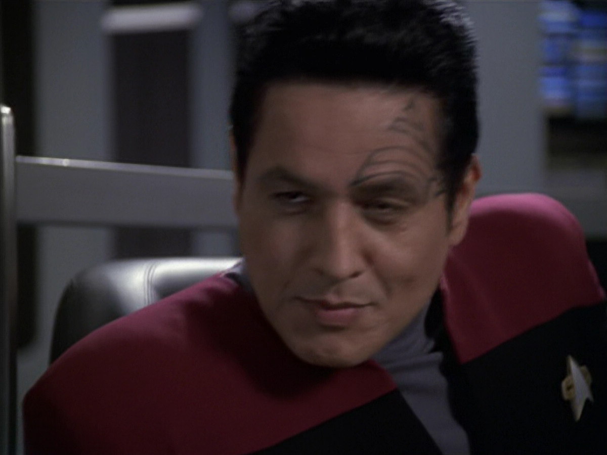 extant_StarTrek_VOY_6x11-FairHaven_02101.jpg