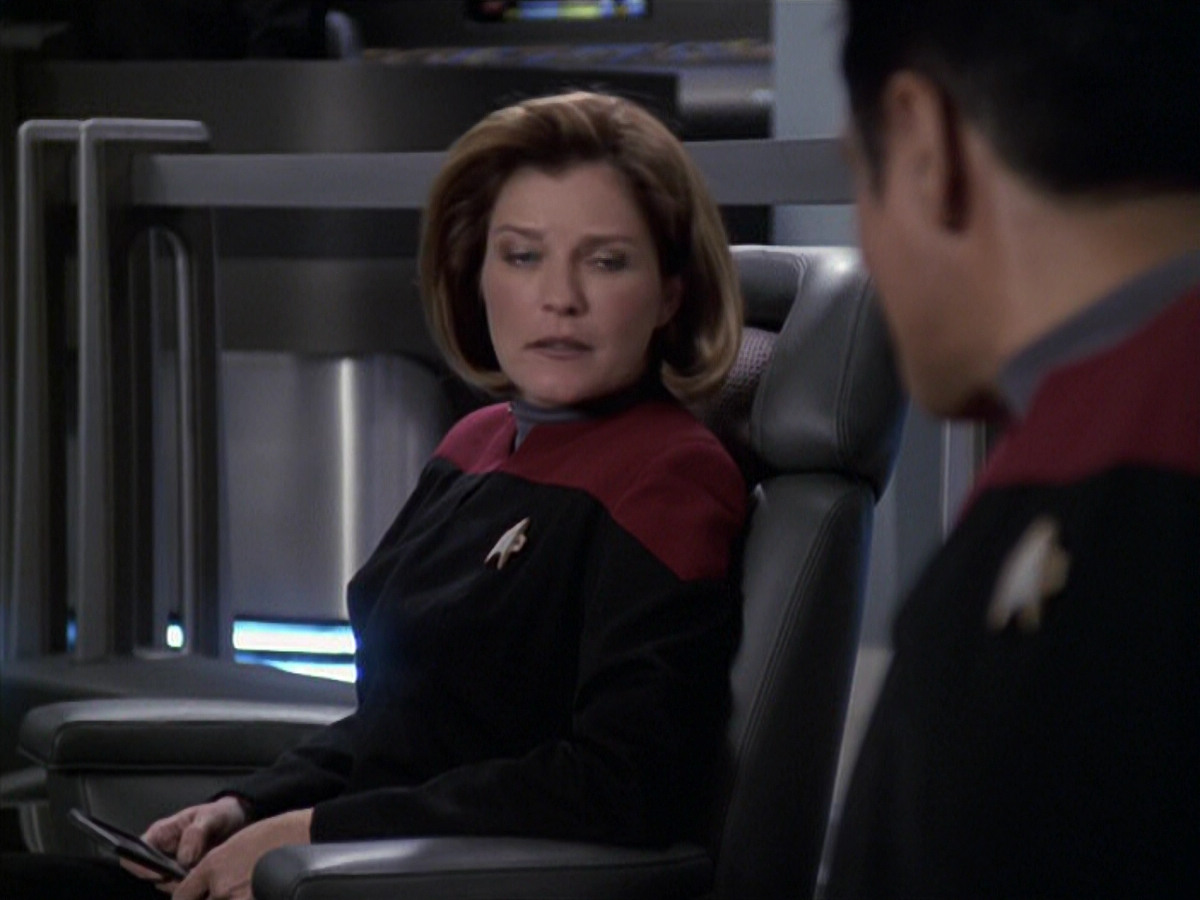 extant_StarTrek_VOY_6x11-FairHaven_02104.jpg