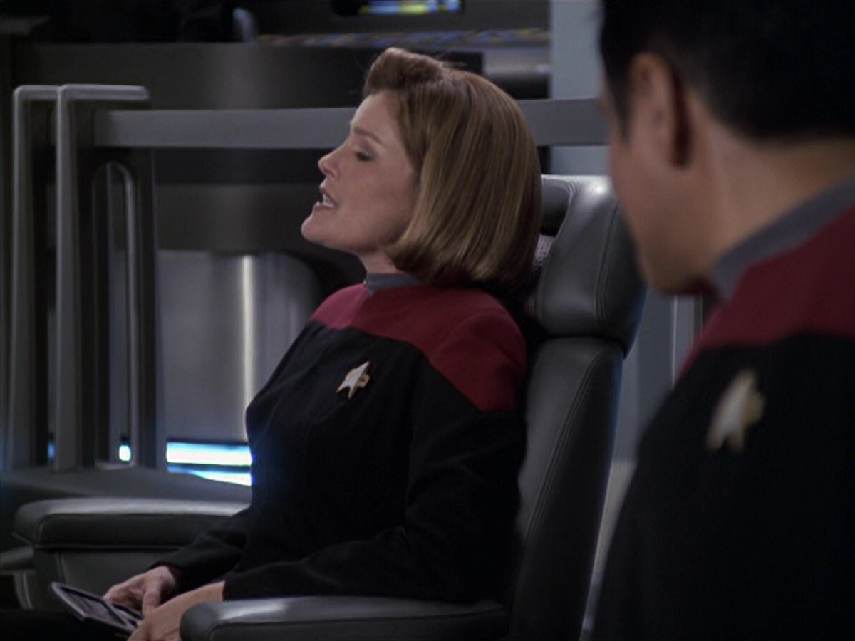 extant_StarTrek_VOY_6x11-FairHaven_02106.jpg