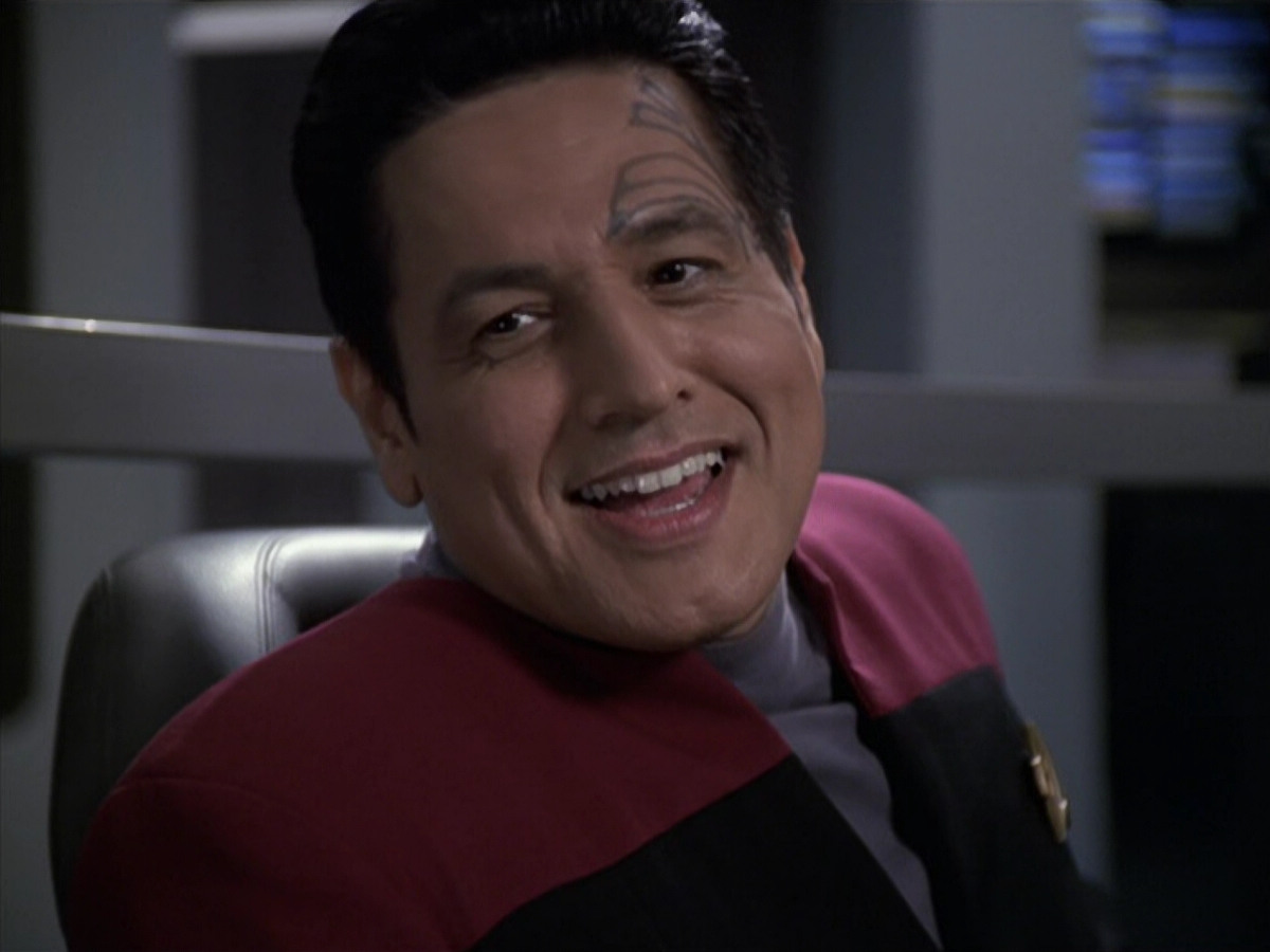 extant_StarTrek_VOY_6x11-FairHaven_02115.jpg