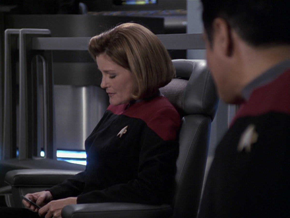 extant_StarTrek_VOY_6x11-FairHaven_02119.jpg