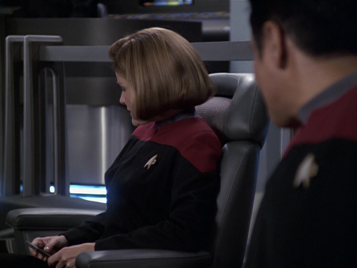 extant_StarTrek_VOY_6x11-FairHaven_02121.jpg