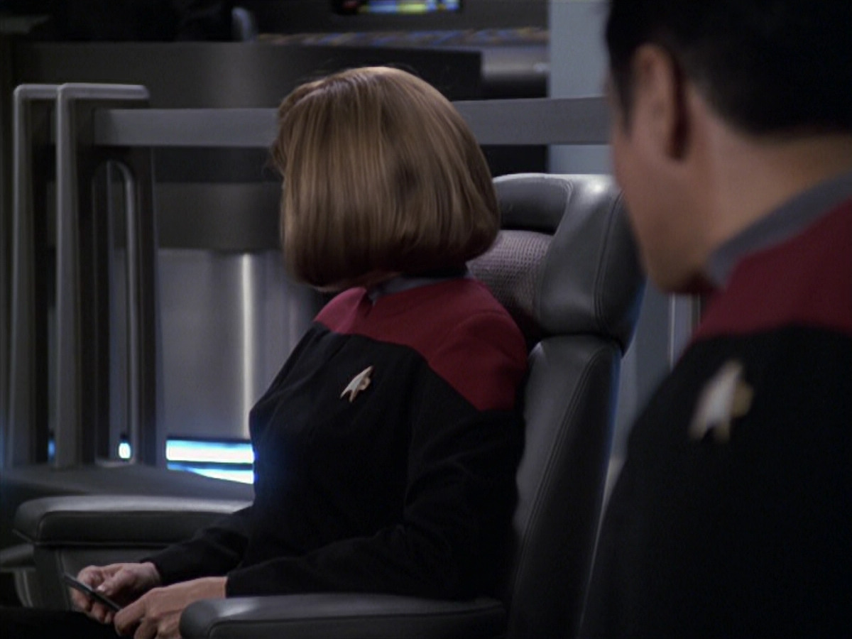 extant_StarTrek_VOY_6x11-FairHaven_02124.jpg