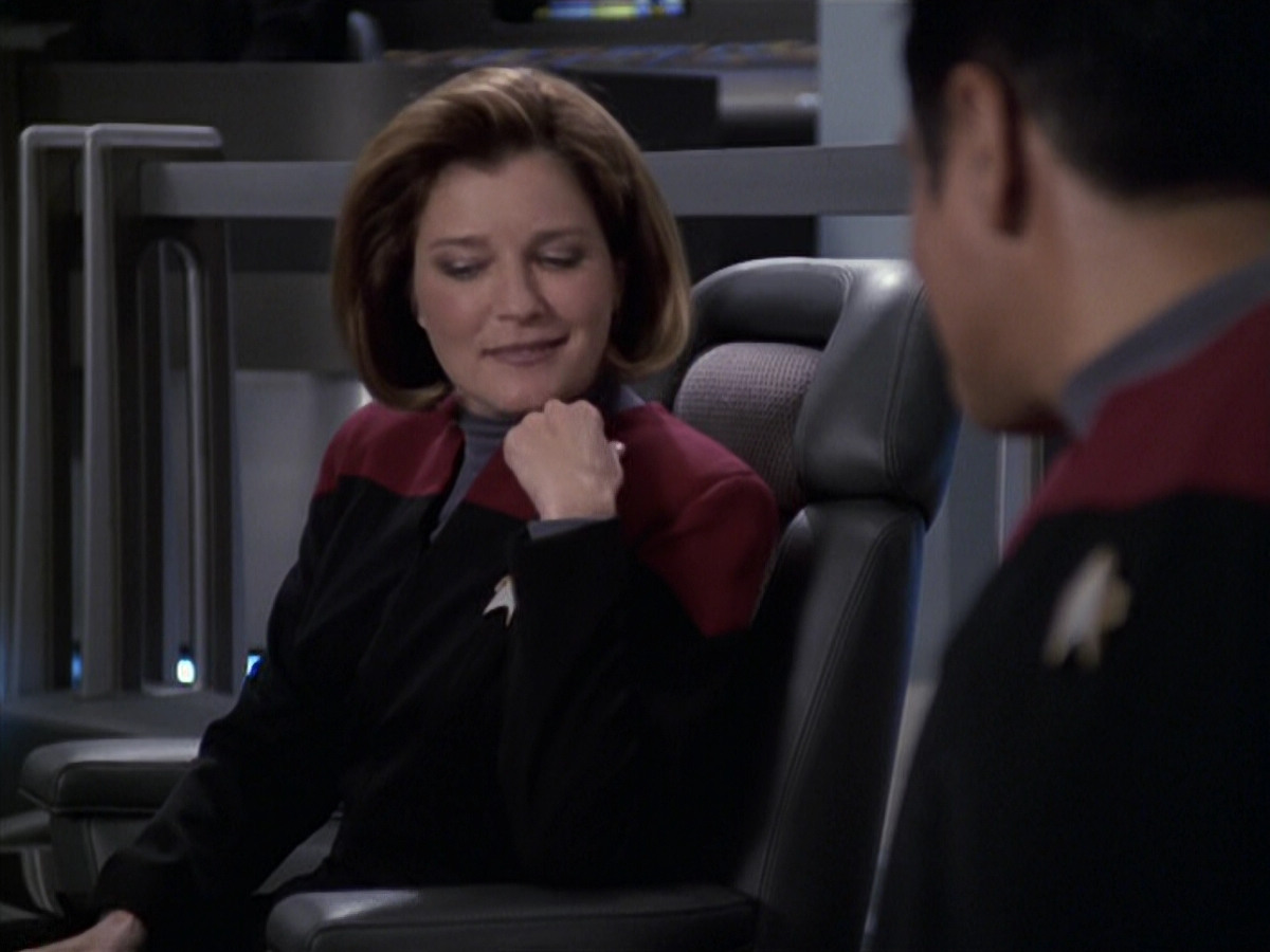 extant_StarTrek_VOY_6x11-FairHaven_02131.jpg