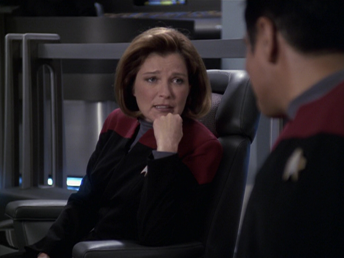 extant_StarTrek_VOY_6x11-FairHaven_02137.jpg