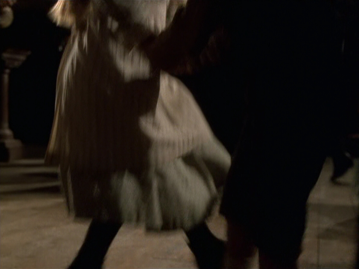 extant_StarTrek_VOY_6x11-FairHaven_02150.jpg