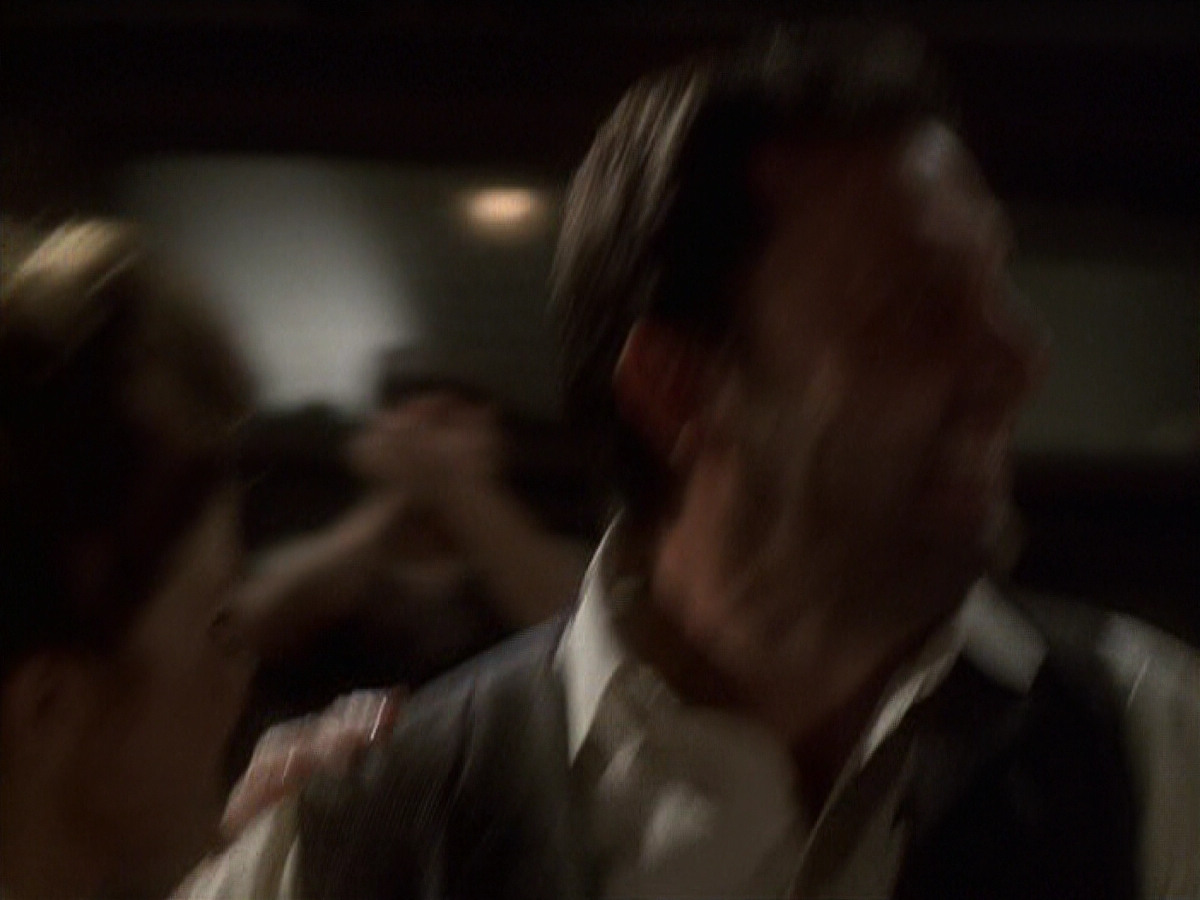 extant_StarTrek_VOY_6x11-FairHaven_02157.jpg