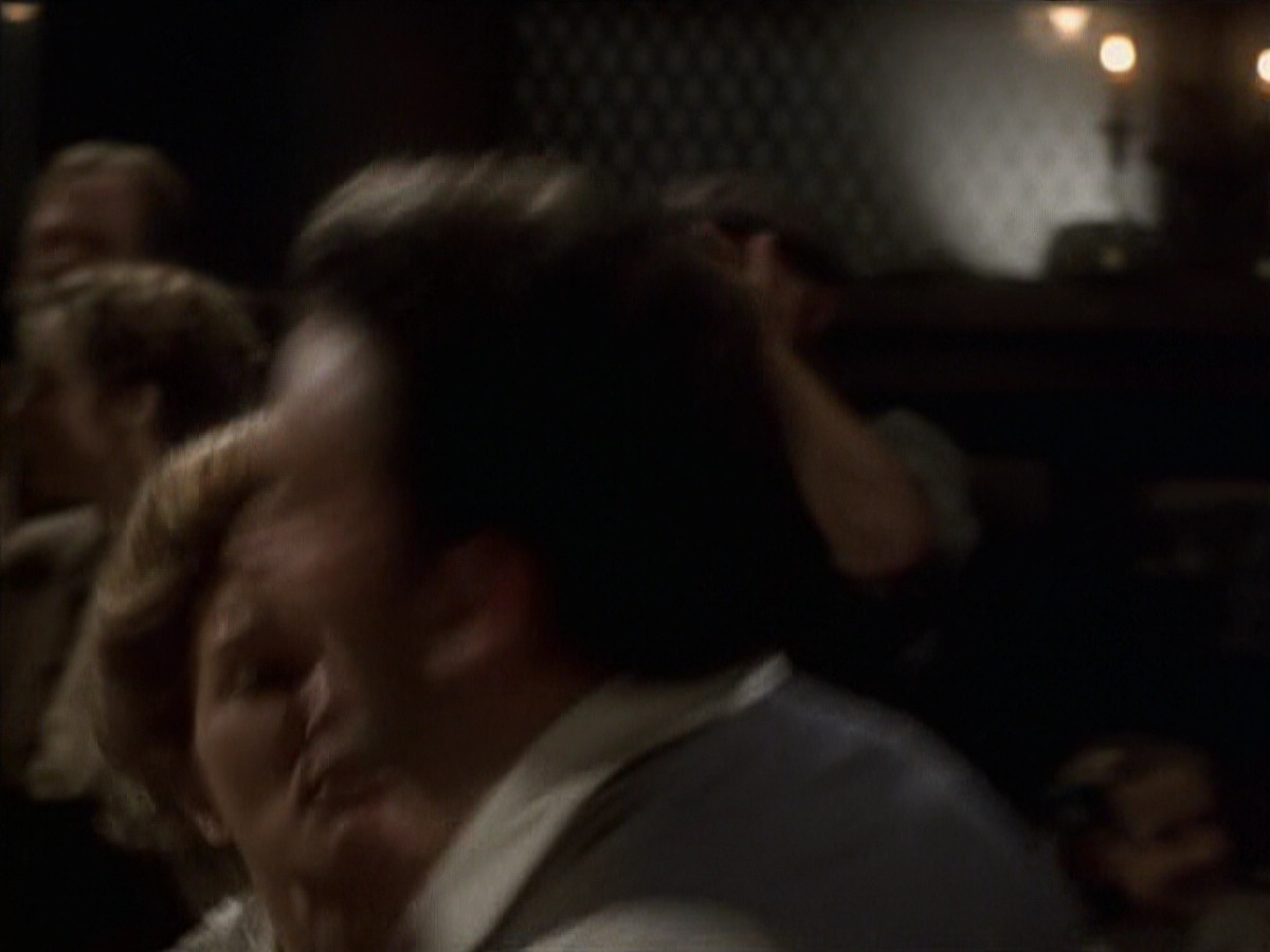 extant_StarTrek_VOY_6x11-FairHaven_02161.jpg