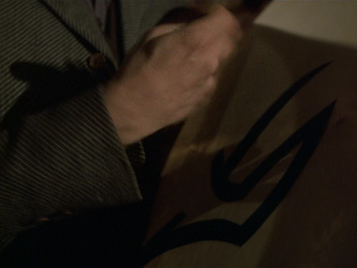 extant_StarTrek_VOY_6x11-FairHaven_02169.jpg