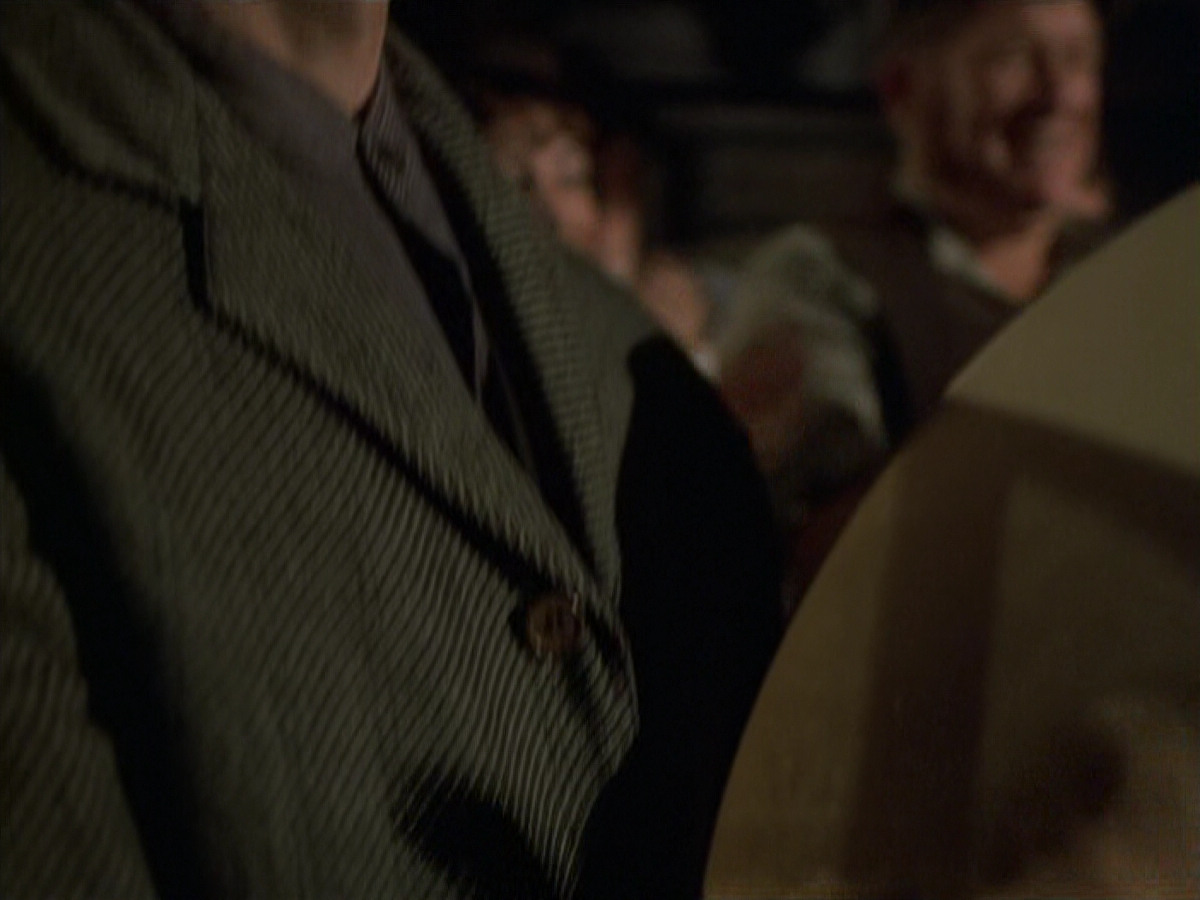 extant_StarTrek_VOY_6x11-FairHaven_02173.jpg