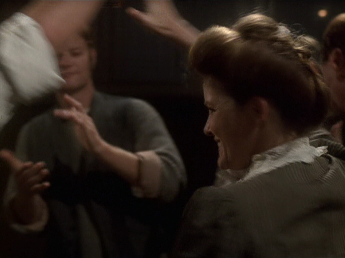 extant_StarTrek_VOY_6x11-FairHaven_02202.jpg