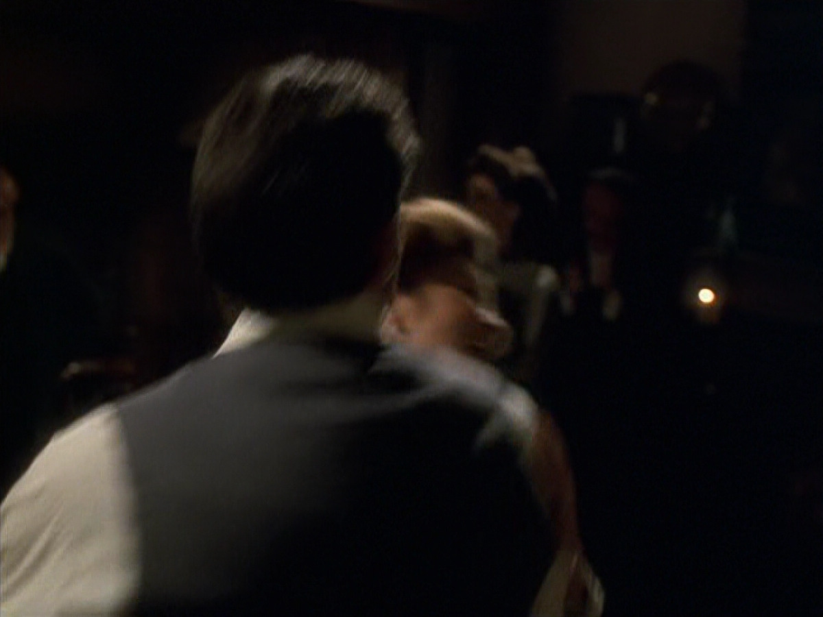 extant_StarTrek_VOY_6x11-FairHaven_02212.jpg