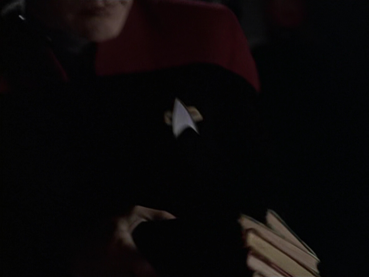 extant_StarTrek_VOY_6x11-FairHaven_02310.jpg