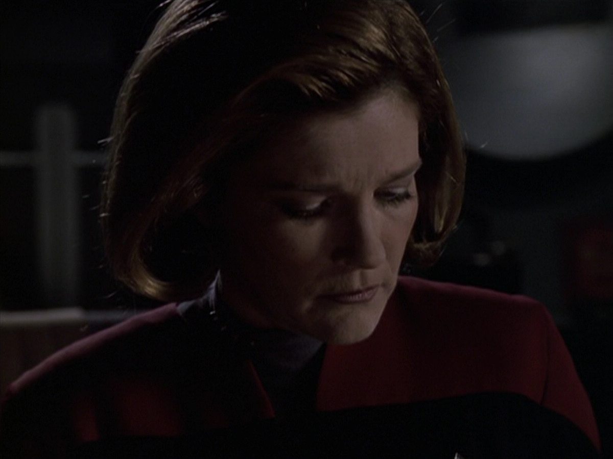 extant_StarTrek_VOY_6x11-FairHaven_02313.jpg