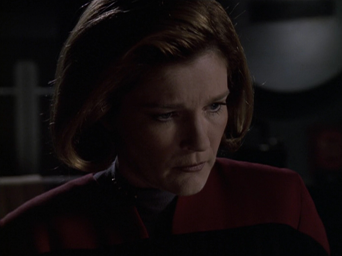 extant_StarTrek_VOY_6x11-FairHaven_02316.jpg