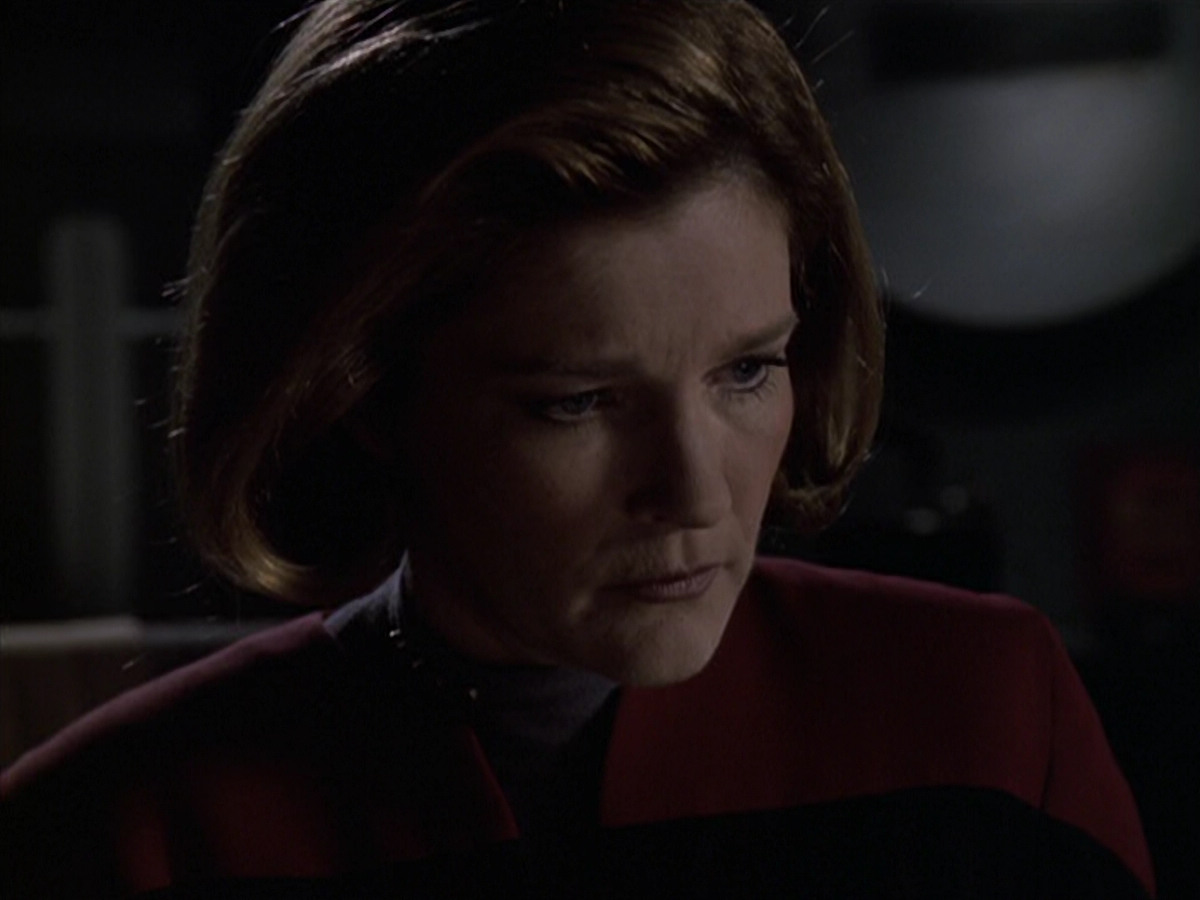 extant_StarTrek_VOY_6x11-FairHaven_02317.jpg