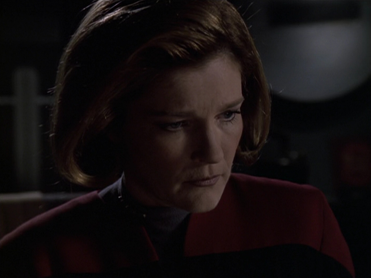 extant_StarTrek_VOY_6x11-FairHaven_02318.jpg