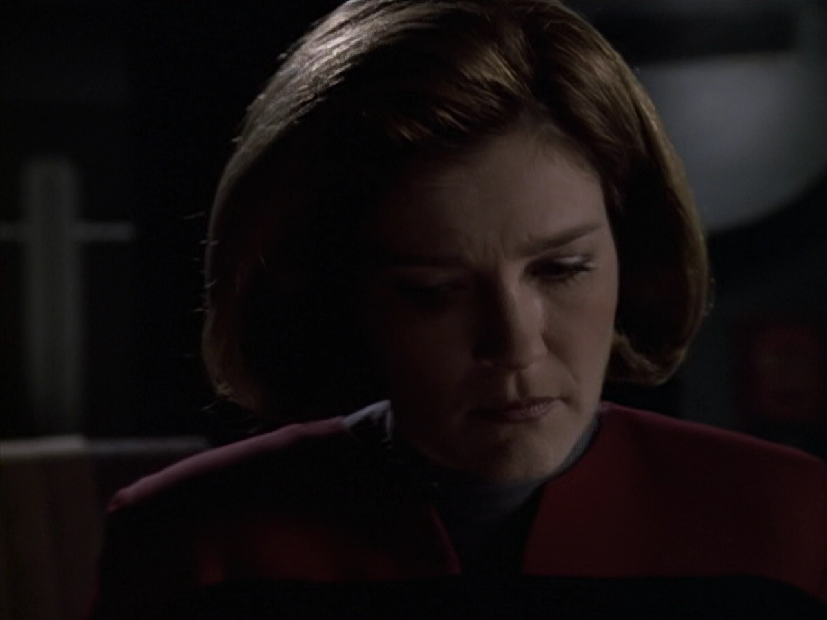 extant_StarTrek_VOY_6x11-FairHaven_02323.jpg