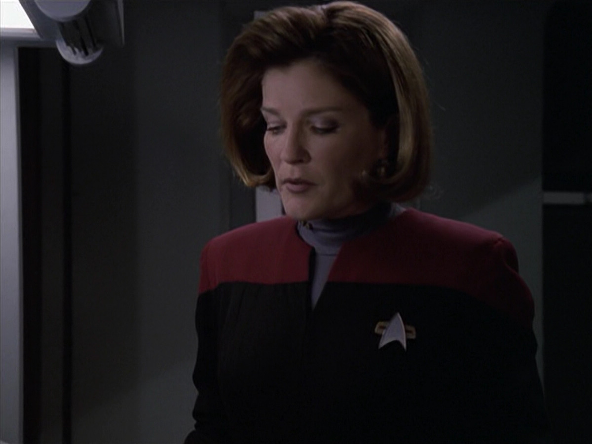 extant_StarTrek_VOY_6x11-FairHaven_02353.jpg