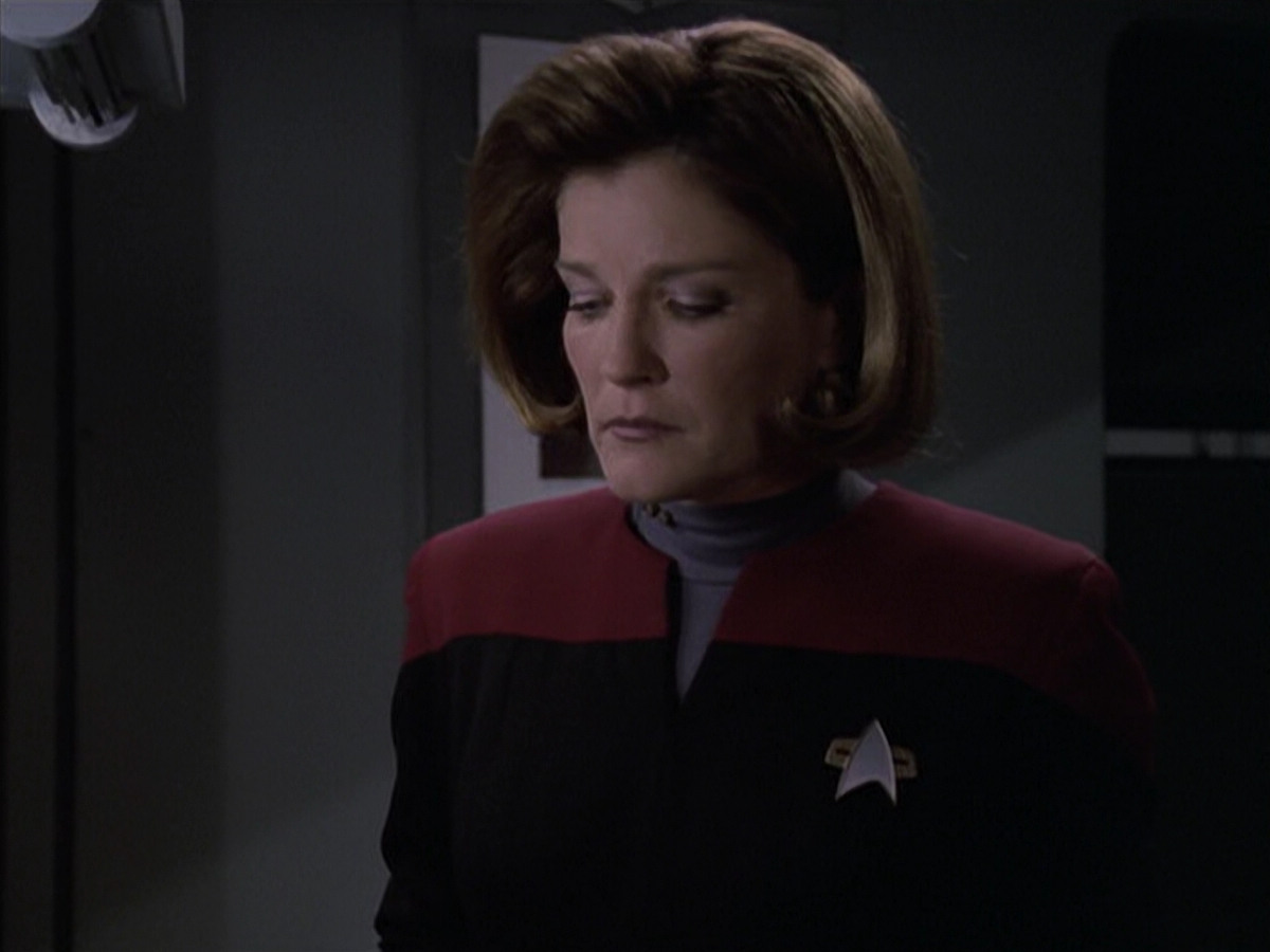 extant_StarTrek_VOY_6x11-FairHaven_02355.jpg